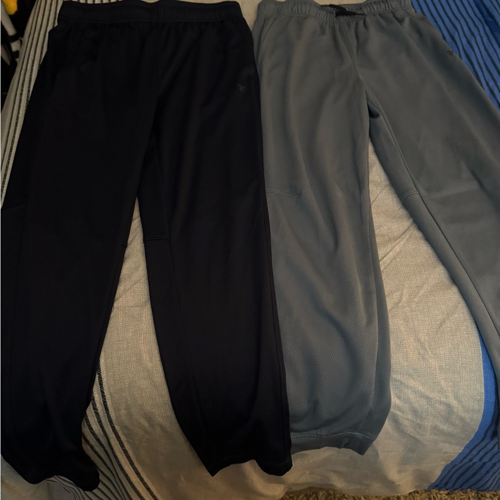 Old Navy boys joggers 2 pair